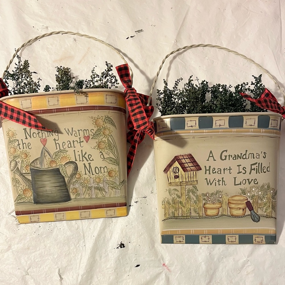 Metal Wall Decorations with Mom & Grandma Notes Printed